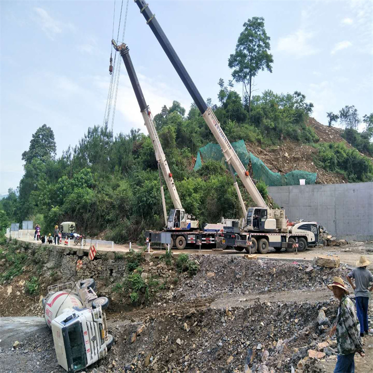南林乡汽车掉沟里叫吊车救援要多少钱